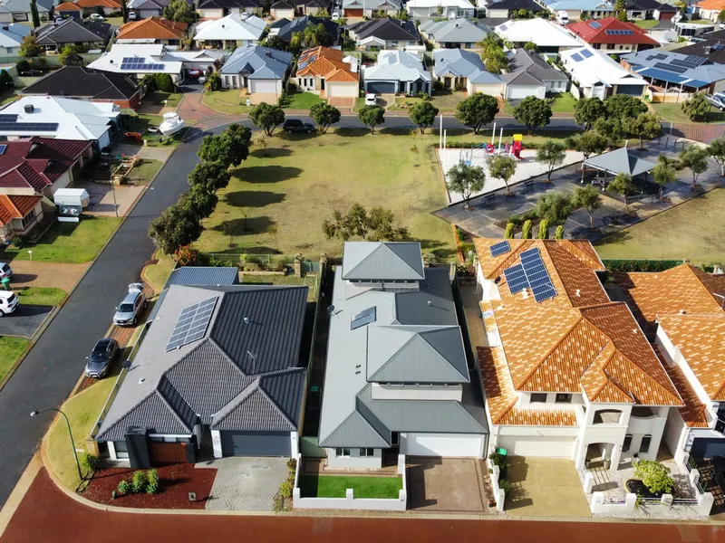 Escape to Your Coastal Dream Home in Port Kennedy!