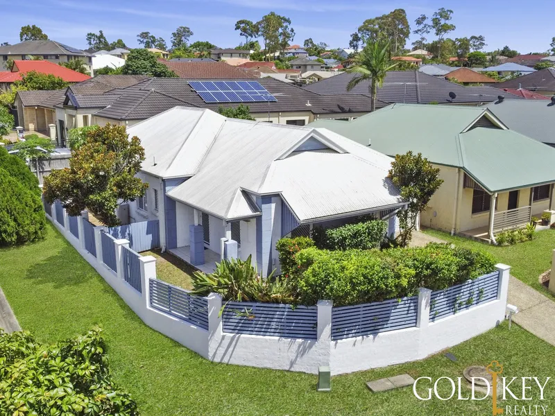 QUIET SUBURBAN LOCATION WITHIN MINUTES TO ALL CONVENIENCES