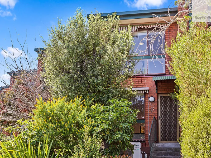 Well-located townhouse