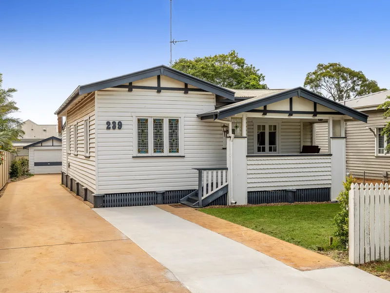 Delightful Character Cottage with Pool