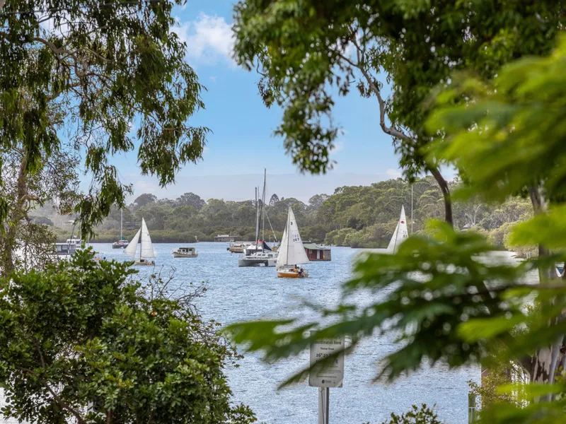 Stunning River Views, Central Location, Idyllic Lifestyle