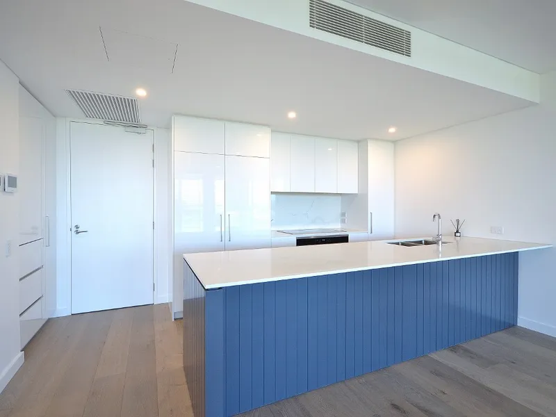 LUXURIOUS & SPACIOUS 3x2x2 APARTMENT IN PERFECT LOCATION