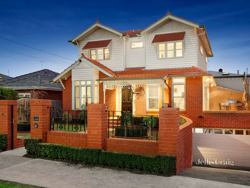Modern Masterpiece with a Perfect Parkland Location