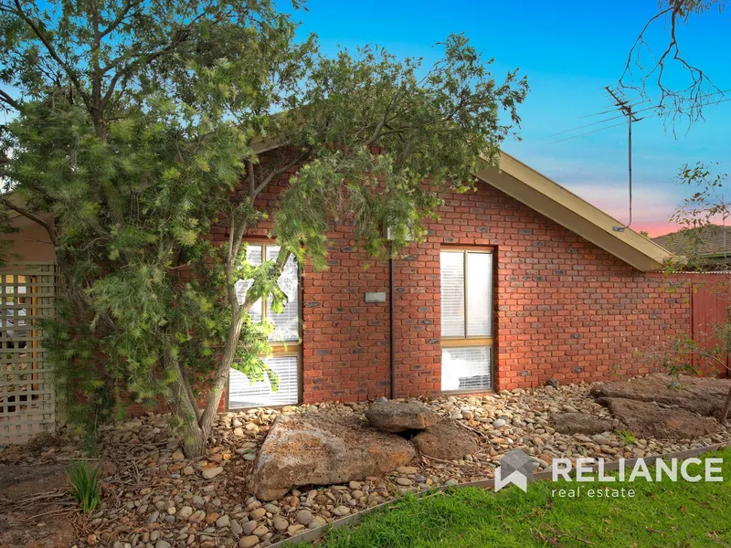 INCREDIBLE POSITION, CBD, CAFES, BEACH, SCHOOLS ALL WITHIN MINUTES!