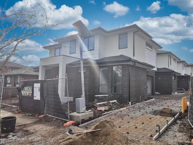 Brand New Townhouse, Walk to Clayton Central!