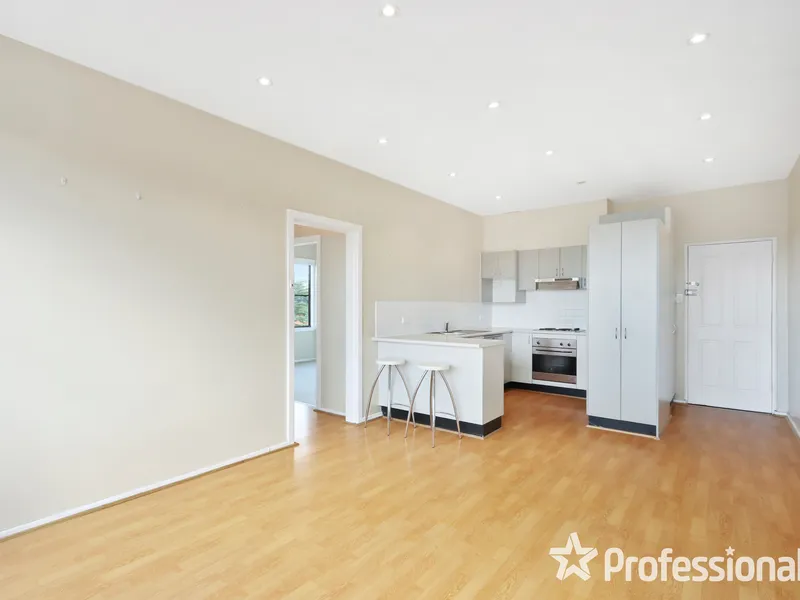 Impressive 2 Bedroom Top Floor Unit Just Seconds To Everything...