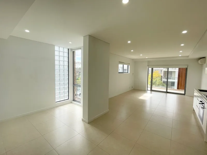 Near New One Bedroom plus Study Nook