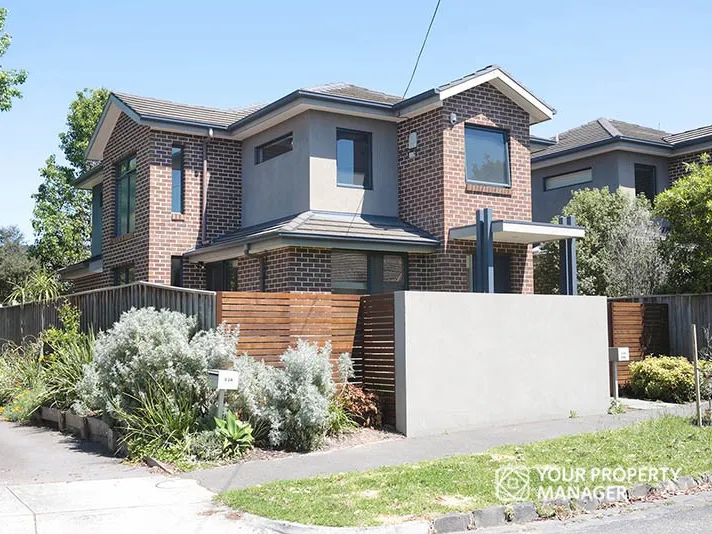 Stunning 3 Bedroom, 2.5 Bathroom & Double Lock Up Garage Townhouse!
