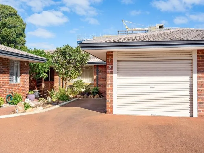 Well Presented & Secure Private Villa