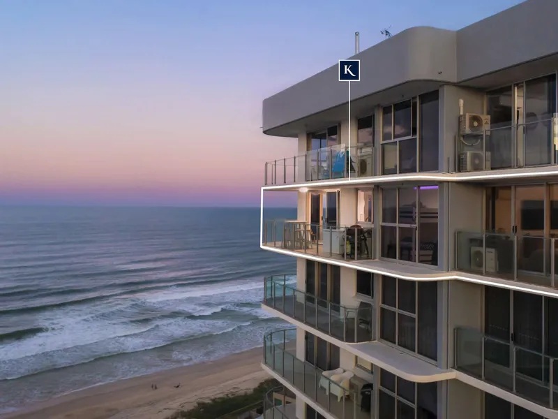 Renovated Apartment with Radiant Ocean Views