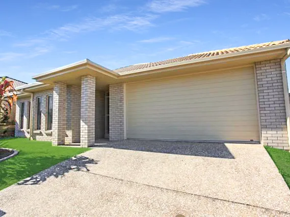 Perfect Family Home, 2 Living areas on a sprawling 609m2 block!!!