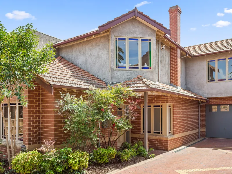 Riverside Locale, flexible floor plan… 3 Bedrooms PLUS