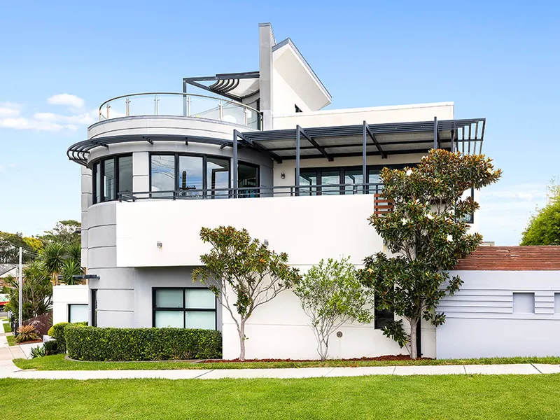 State-Of-The-Art Family Home With A Parent's Retreat And Landscaped NE-Facing Garden