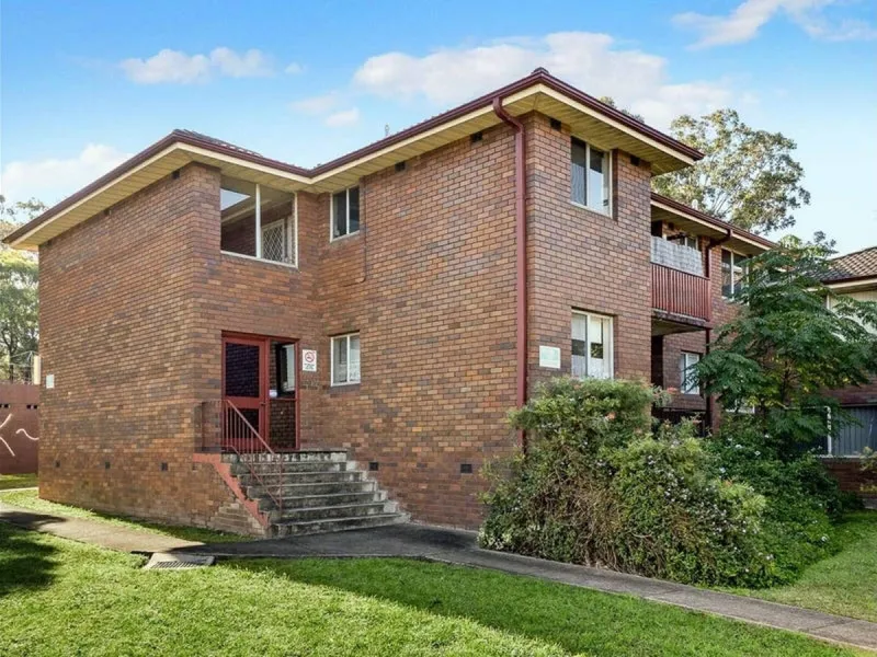 Well priced spotless unit in convenient spot!