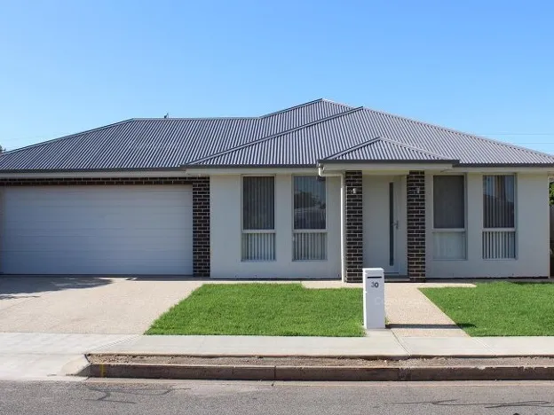 AVAILABLE NOW    NEAR NEW FAMILY HOME BETWEEN THE CITY AND THE SEA!