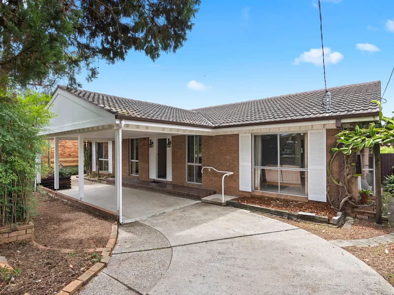 Cherished Single level Brick home in Family Friendly Cul-De-Sac