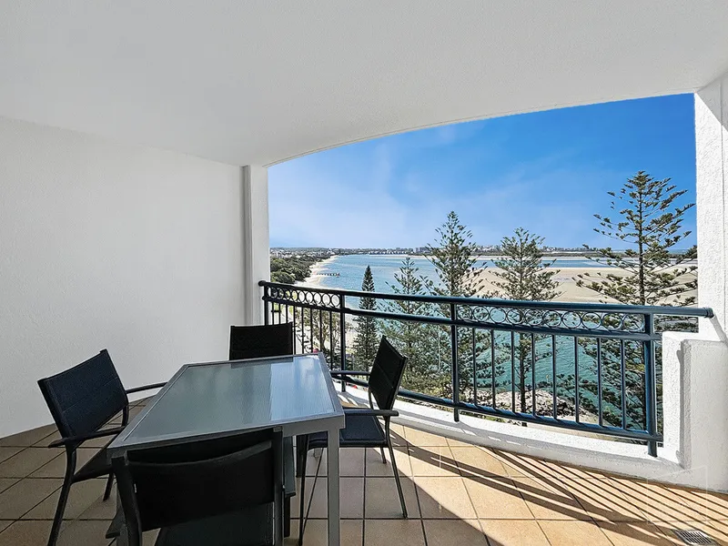 SPACIOUS FULLY FURNISHED TOP FLOOR APARTMENT