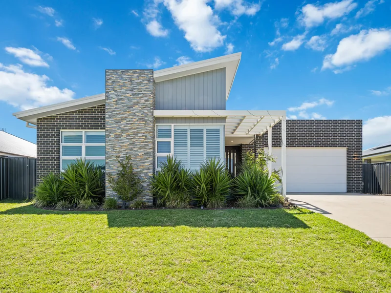 Modern Masterpiece in Shiralee Estate - Perfect Family Haven!