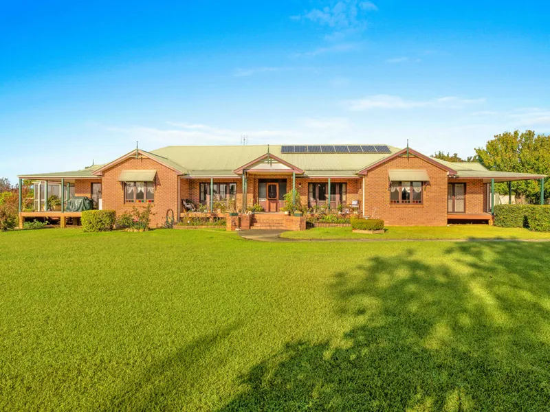Luxurious Acreage Living