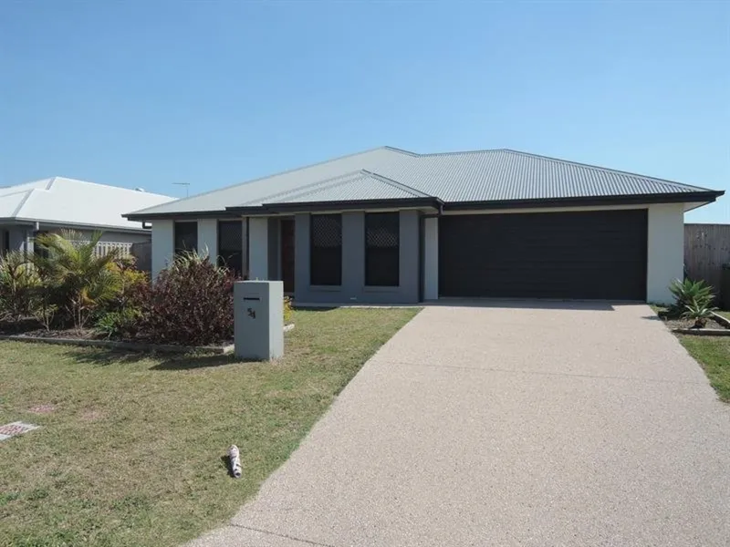 Family home in Shoal Point!