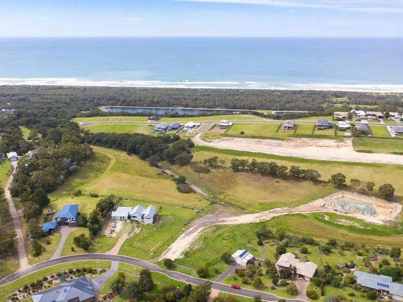 Small Acres,  Prestigious Location,  Close to Town