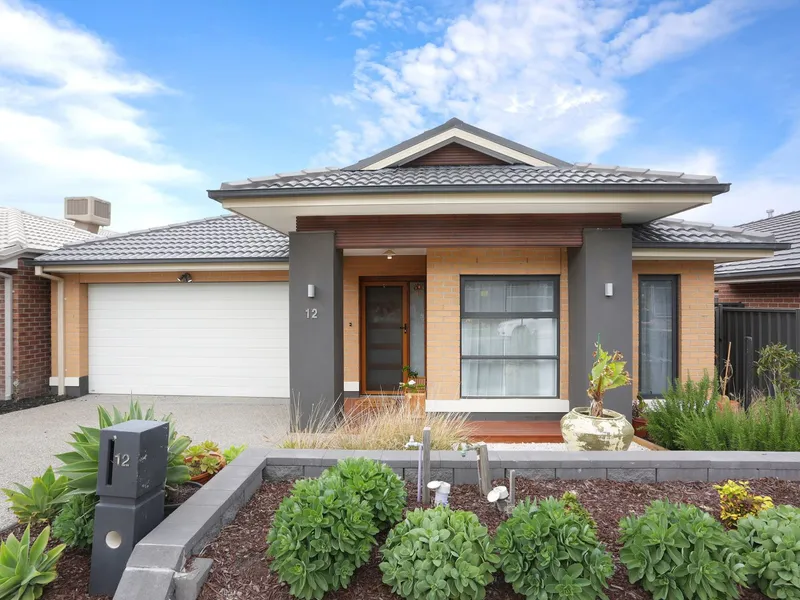 Spacious, Single Level in Popular Aspect Estate