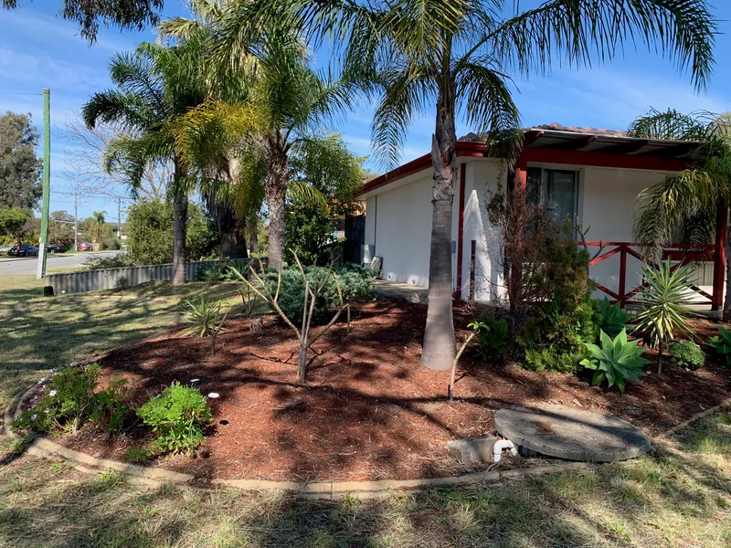 Amazing Value !! Renovated Kitchen & Side Access to large Workshop !!