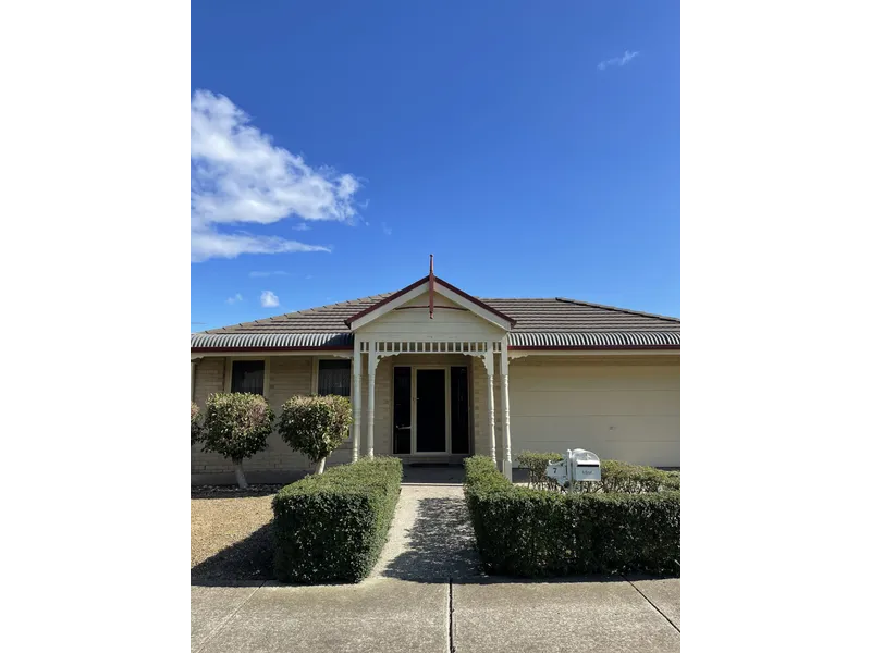 For private inspections please contact catie@sweeneyea.com.au.