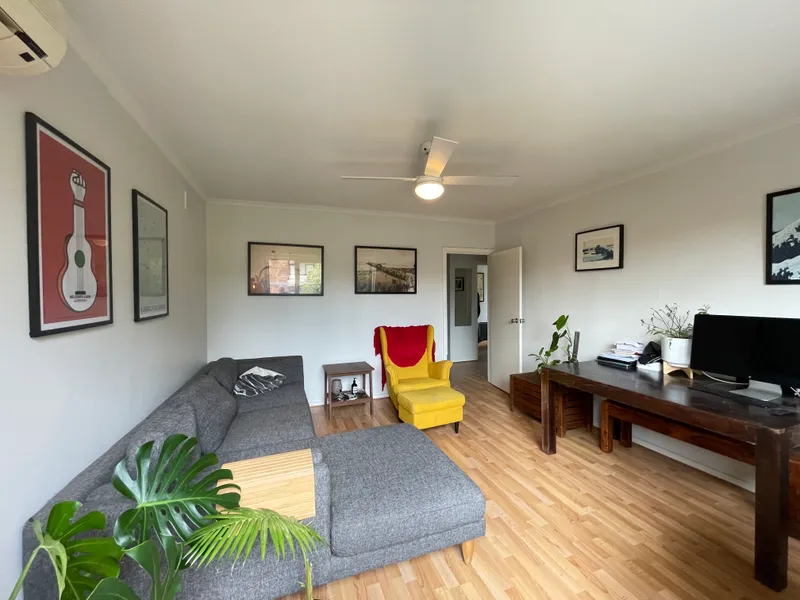 GORGEOUS AND BRIGHT TWO BEDROOM IN FAB LOCALE