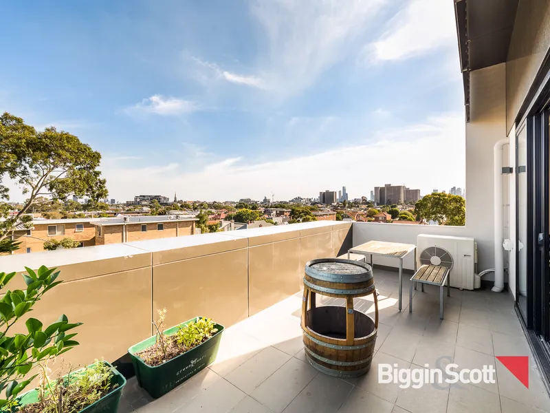 2 BEDROOM APARTMENT WITH STUNNING VIEWS