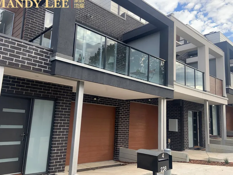 Stunning Nearly New Townhouse FOR RENT!