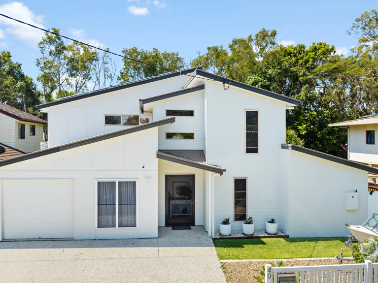 TWO-STOREY PRIVATE OASIS - 4 BEDROOMS + OFFICE OR 5TH BEDROOM, RENOVATED - CLOSE TO BEACH, SHOPS, SCHOOL......
