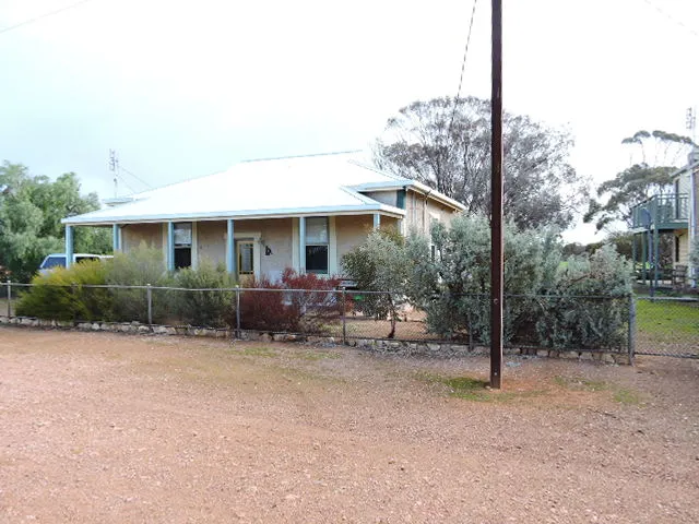 large home LARGE HOME        (FULLY INSULATED ) 