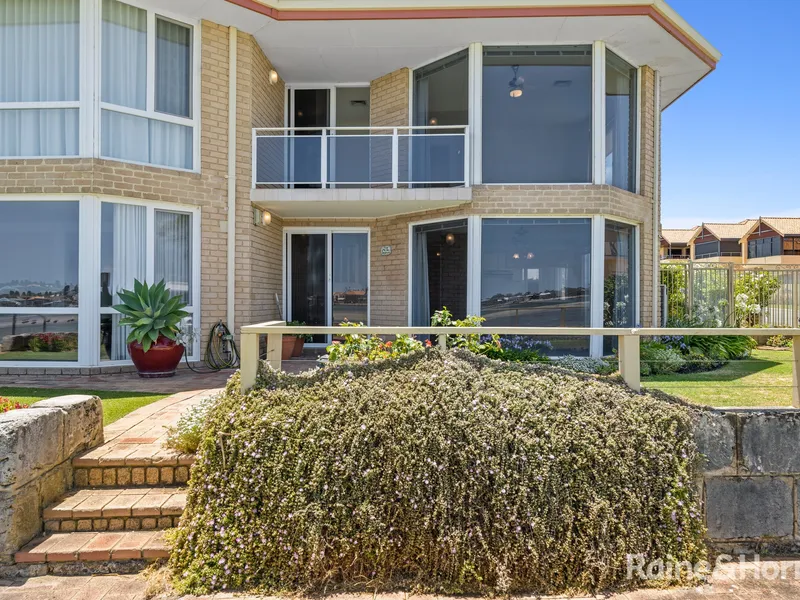 Waterfront Townhouse with shared Jetty