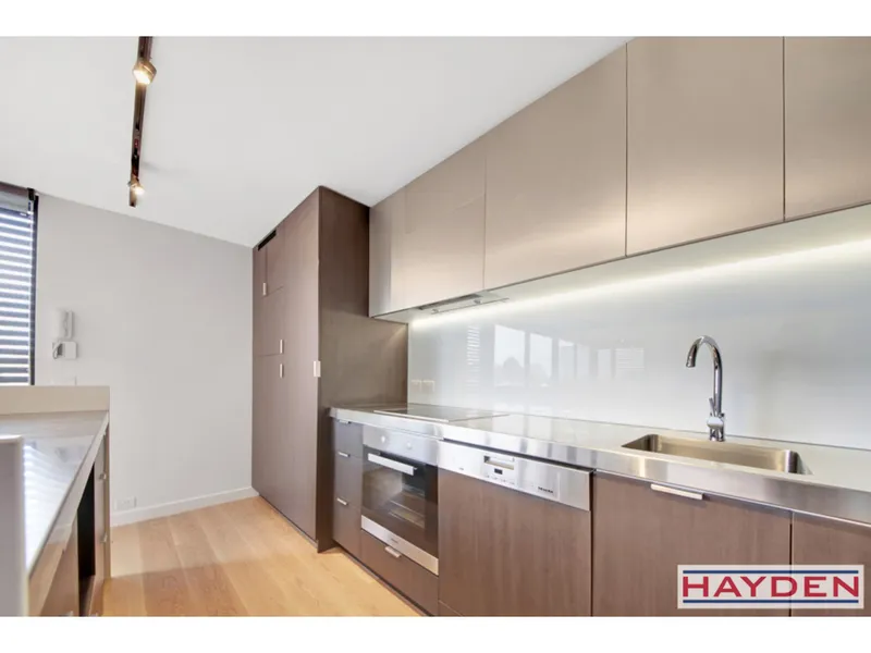 Ultra Modern Living At It's Finest - Sub Penthouse