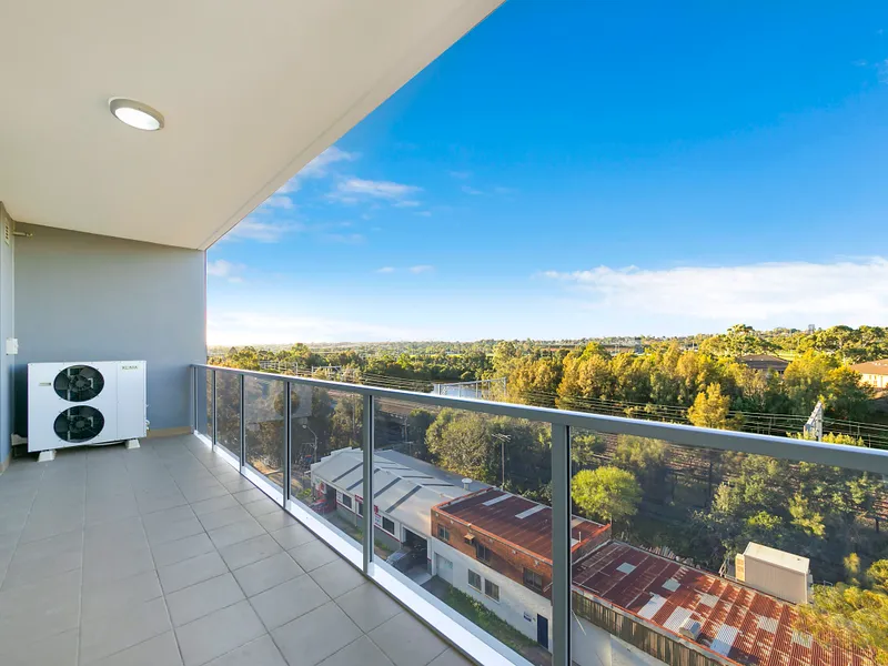 Near new one bedroom apartment with carspace 