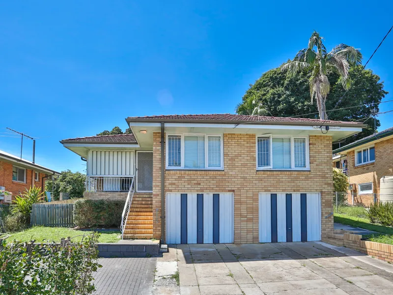 ELEVATED 607M2 BLOCK / MANSFIELD CATCHMENT / MUST BE SOLD!