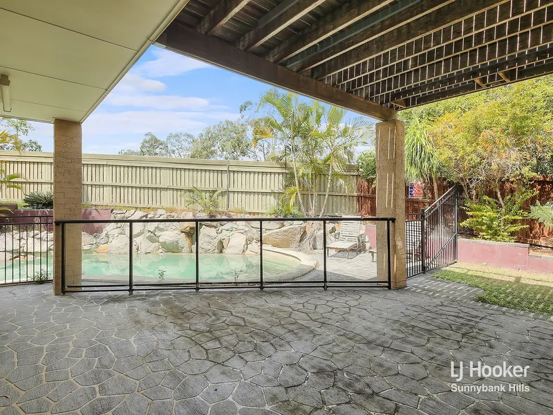 LARGE HOME, SWIMMING POOL & CONVENIENCE TO FALL IN LOVE WITH.