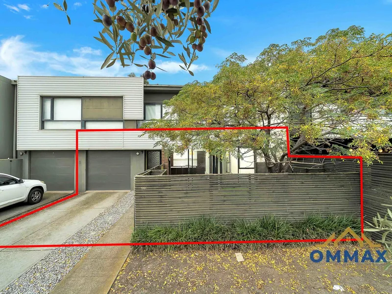 Great investment – Private & inviting single level apartment!