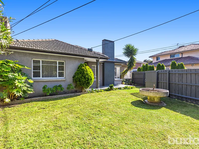 AFFORDABLE BAYSIDE LIVING!