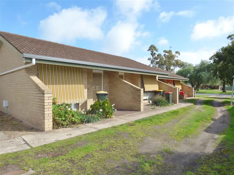 Affordable 9 unit complex - 10% Gross Return