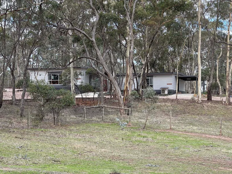 Heart of the Goldfields the sweetest 2 x 2 Bedroom on 16 pretty acres of Aussie Bush! Currently operating as Donkey Tales Cottages!