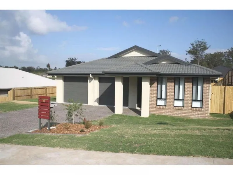 AVAILABLE 21ST SEPTEMBER 2023 - 3 BEDROOM AIR-CONDITIONED DUPLEX!