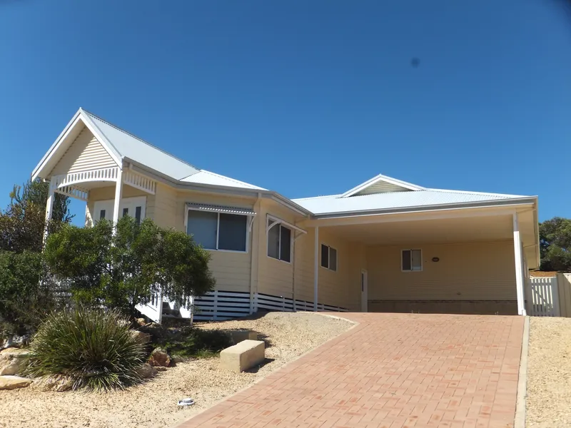 Views of the Ocean & Ranges