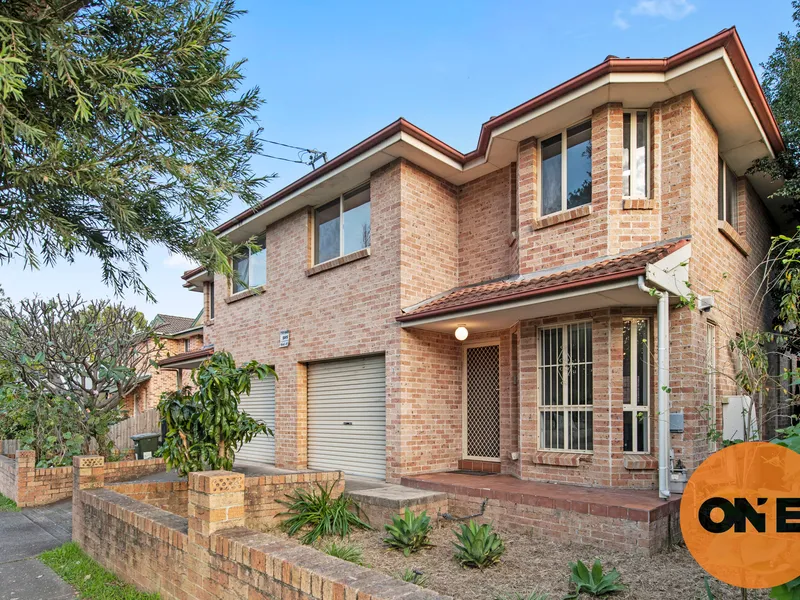 FULLY RENOVATED TOWNHOUSE | NORTH ASPECT | LOWEST STRATA FEE