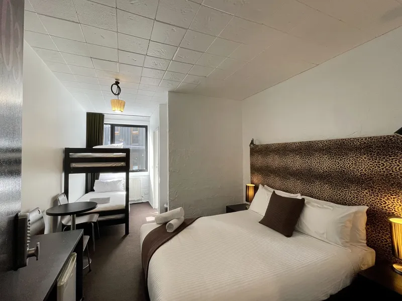 Centrally located entry-level apartment surrounded by bars and restaurants