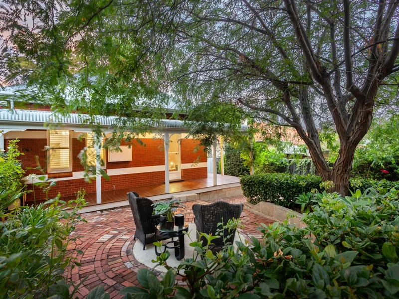 GORGEOUS CHARACTER FAMILY HOME