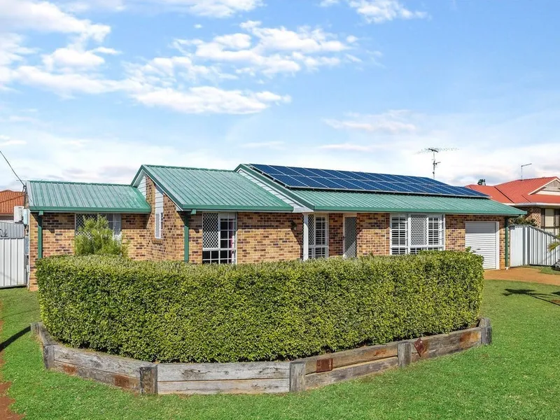 Discover the charm of this classic 3 Bedroom brick home in Kearney's Spring!