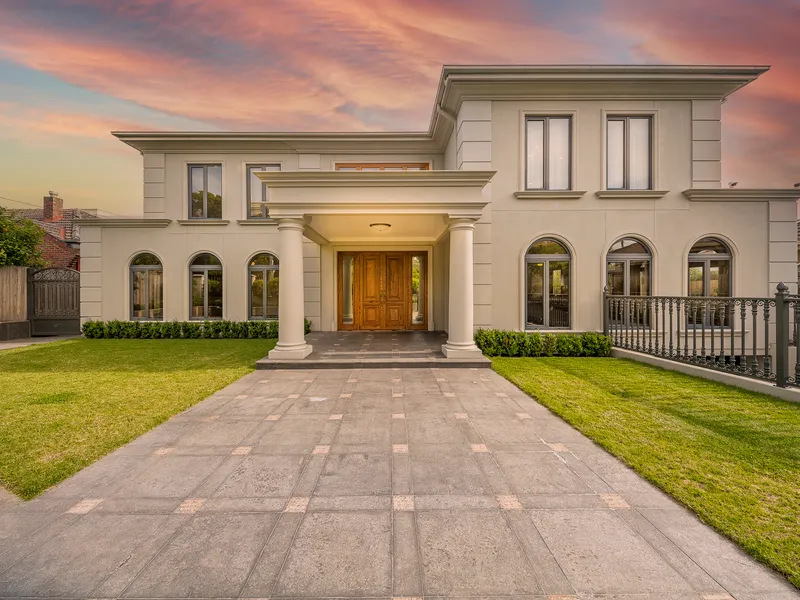 Luxurious bayside lifestyle