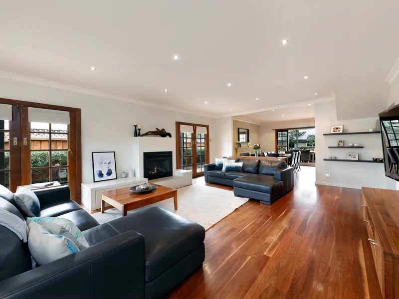 CARINGBAH SOUTH MODERN CAPE COD HOME